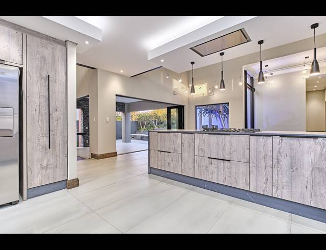 4 BEDROOM HOUSE FOR SALE IN CARLSWALD NORTH ESTATE